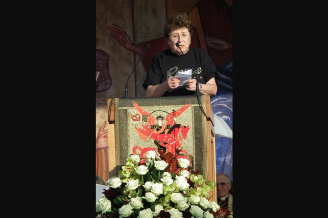 Carmen Hernandez speaks at World Youth Day in Madrid in 2011